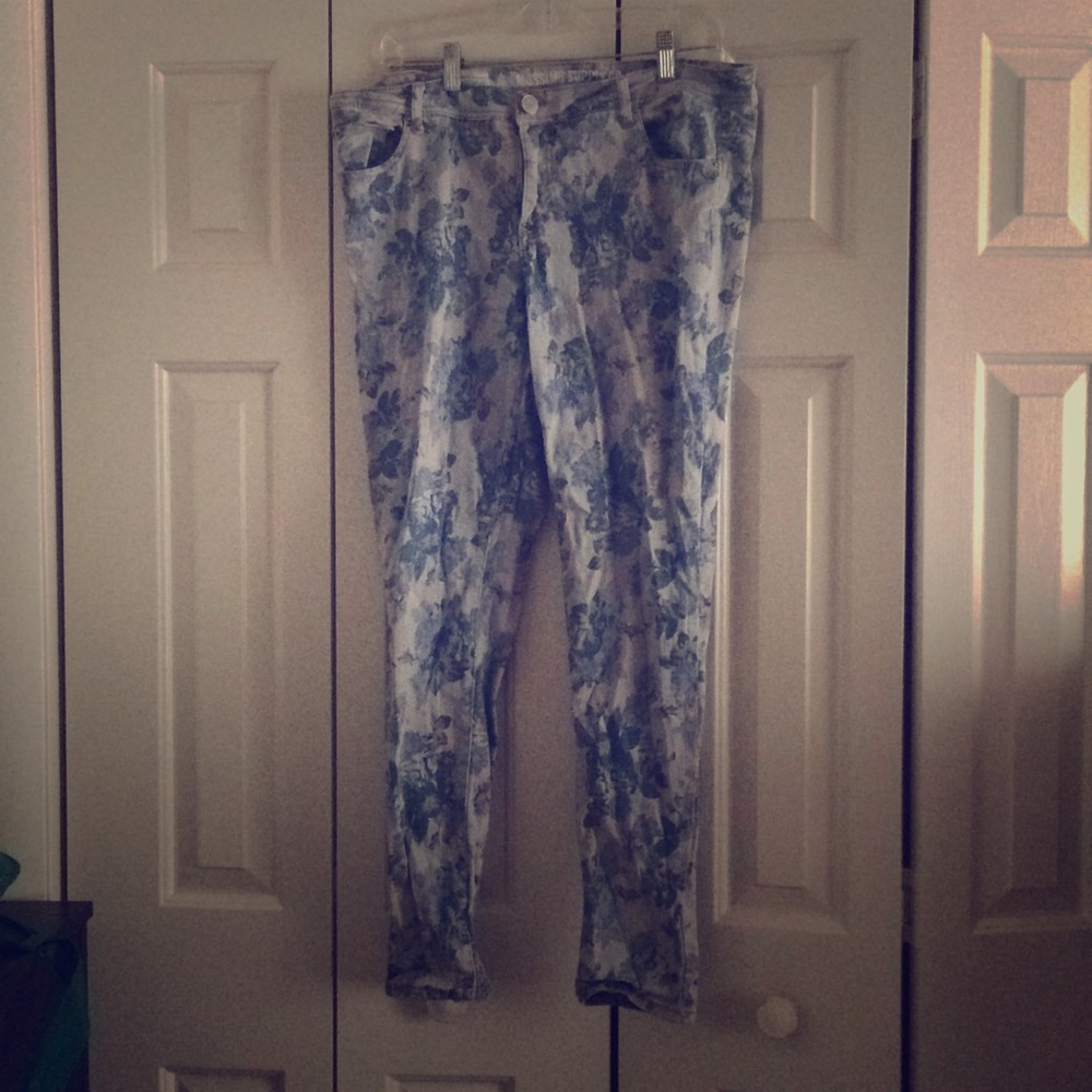 Mossimo blue flower skinny jeans